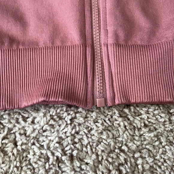 Fabletics cropped zip jacket - Picture 3 of 5
